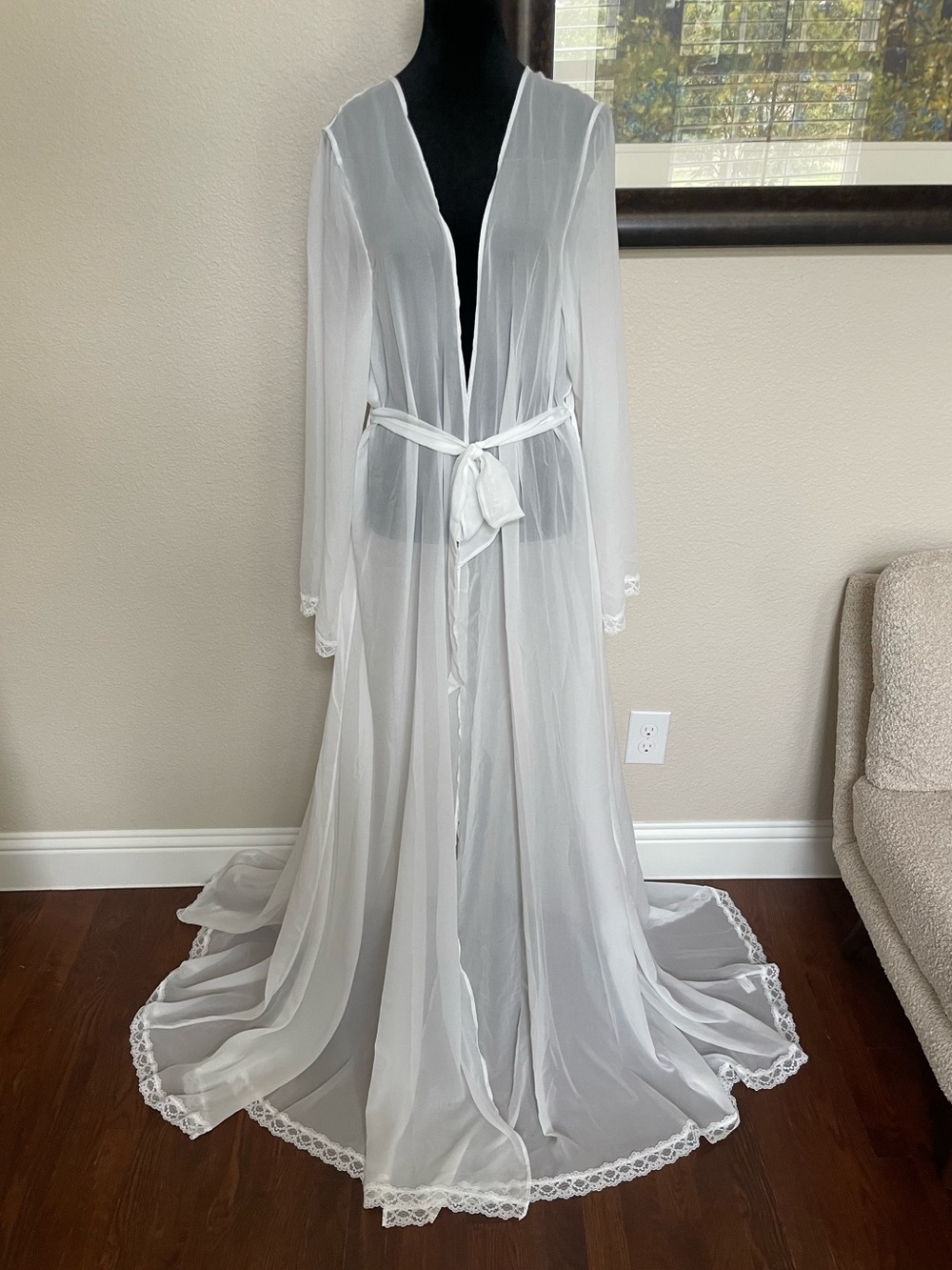 NEW Waverles Celeste Chiffon Robe White Lace-Trim